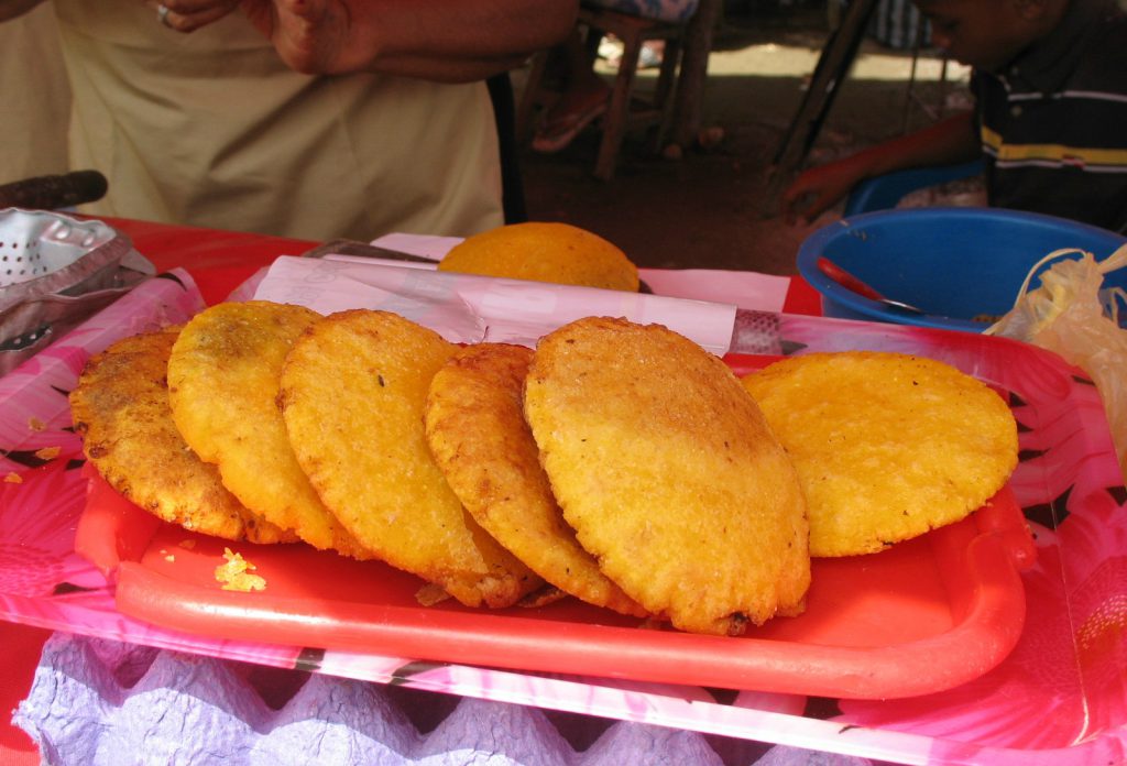 Arepas_de_huevo (Photo: Jdvillalobos on Wikipedia)